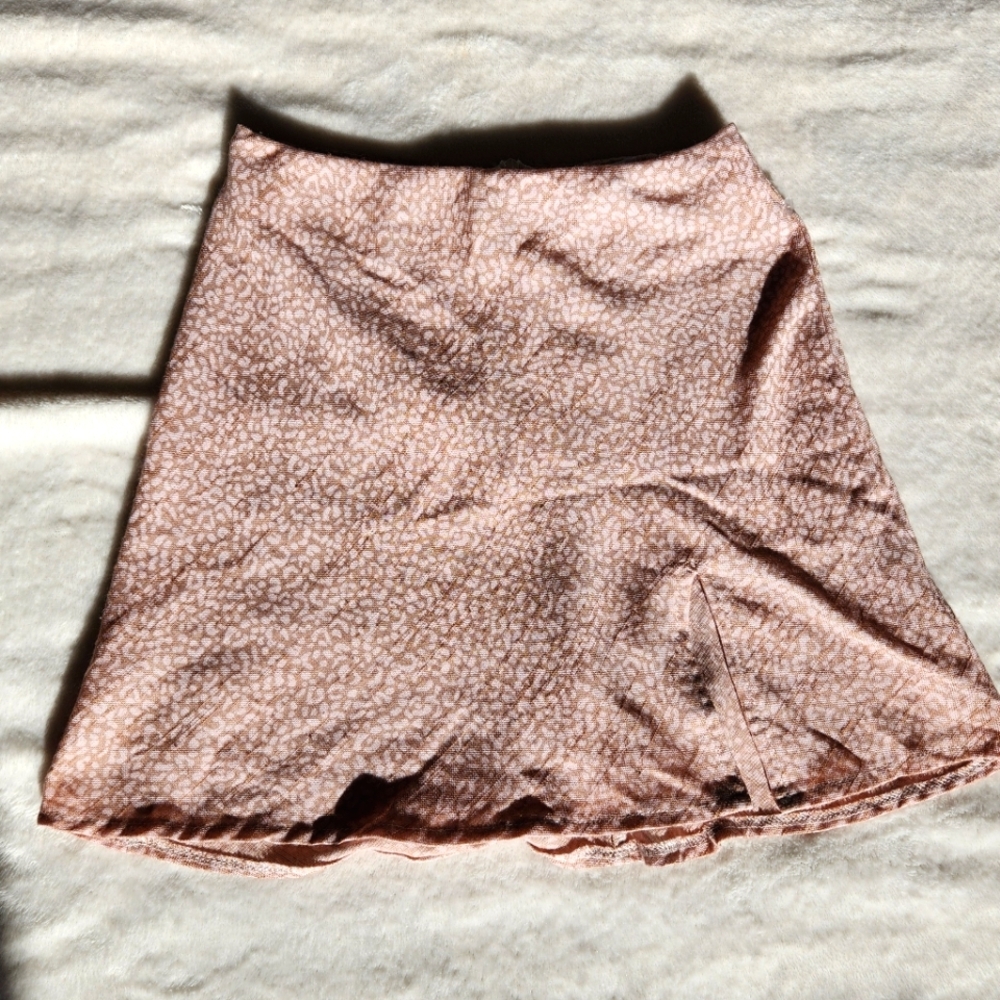 Like new! Princess Polly Mini Skirt. Pink and tan with cute design! Size 2.
